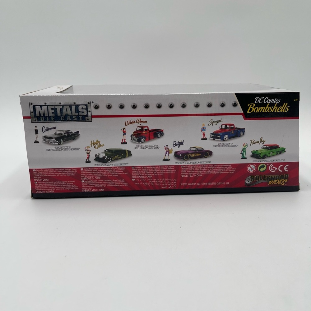 DC Comics Bombshells CATWOMAN & 1959 CADILLAC Coupe Deville Metals Die Cast NEW - Picture 9 of 12